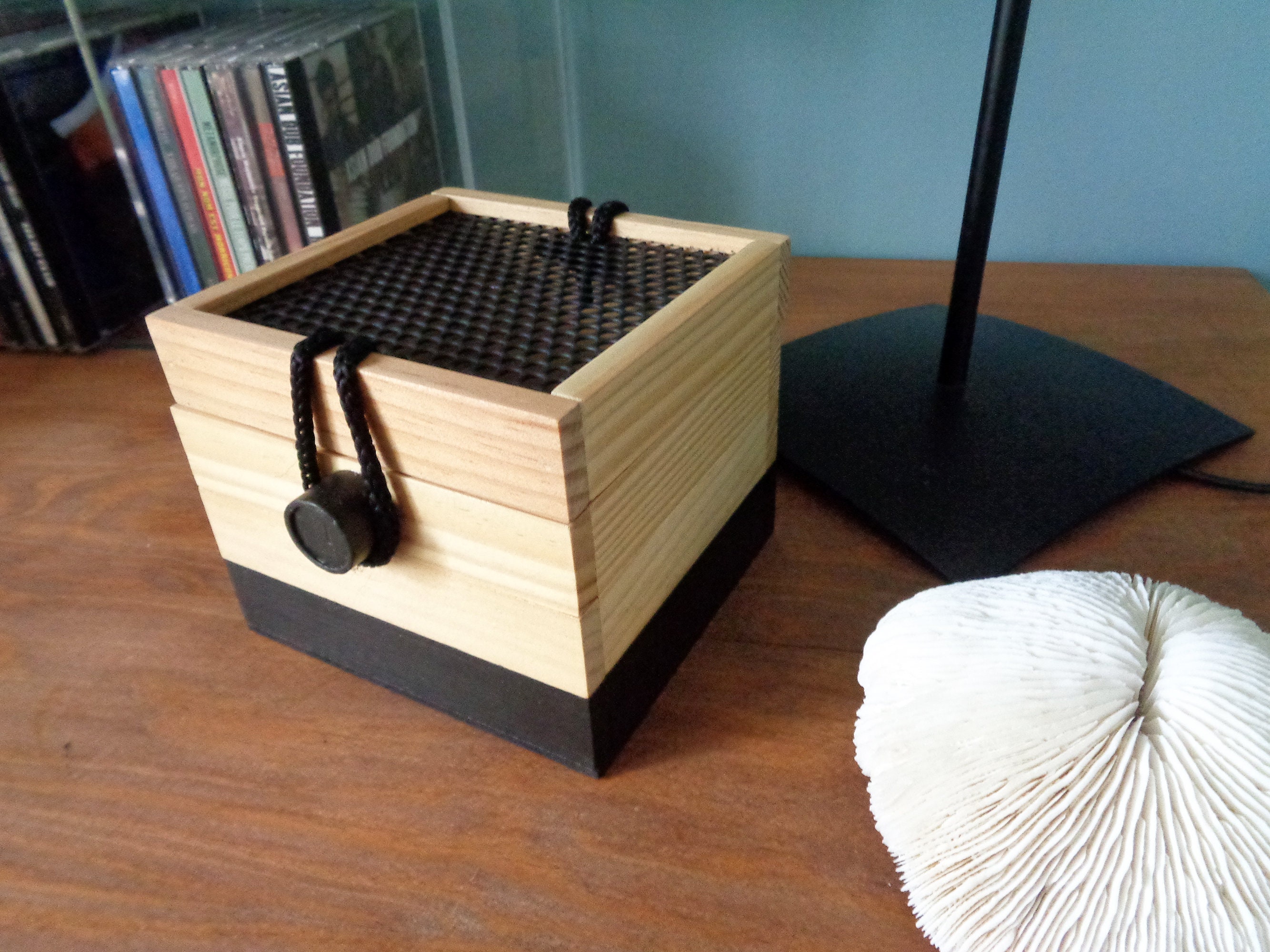 Caja de almacenamiento hecha de madera y metal reciclados. | Etsy