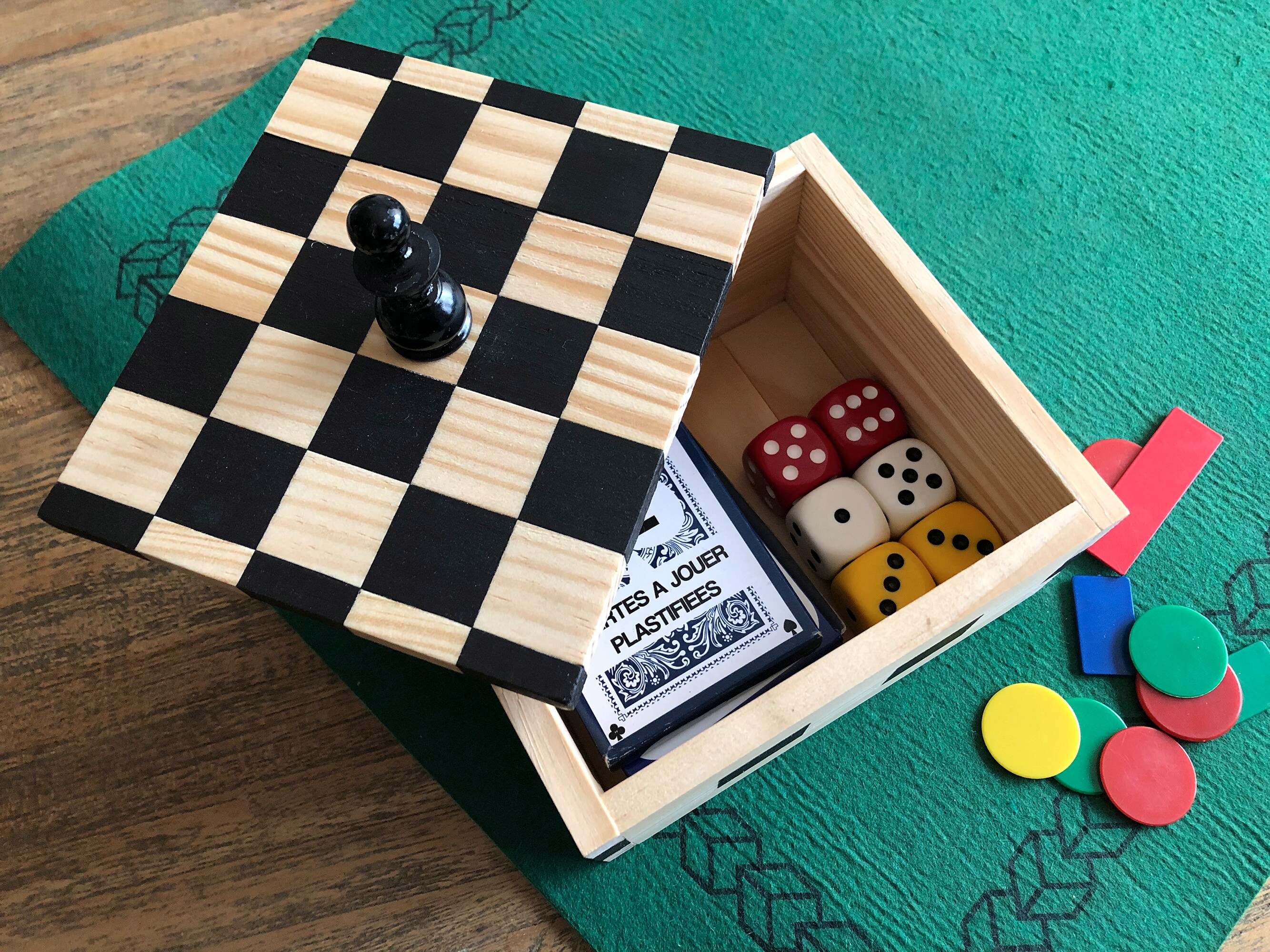 Recycled solid wood box with checkerboard pattern. Storage box for office, bedroom, living room.