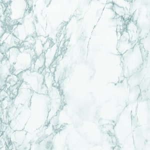 Puede incluir: Un fondo de mármol blanco con vetas de color azul claro. El mármol tiene una superficie lisa y pulida.