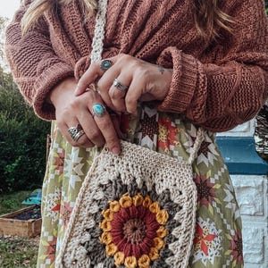 Crochet sunflower bag| crochet purse | granny square bag| woman’s bag| crossbody purse| color options available