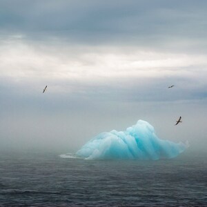 Iceberg galleggiante, natura islandese, mare, stampa d'arte paesaggistica, decorazione artistica da parete, regalo dall'Islanda, Giclée