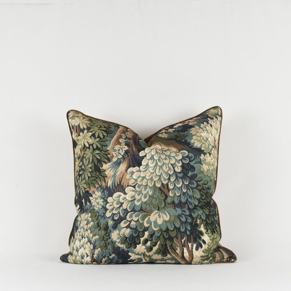 Funda de almohada con tapiz botánico: ribete de terciopelo y estampado de bosque