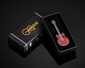 Geepins Hard Enamel Guitar Pin Stunning Miniature BBKing Guitar Badge 52 mm Length Presented in Amazing Guitar Case Box Perfect Gift