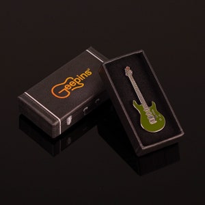 Steve Lukather Guitar Pin Badge by Geepins | Stunning Miniature Luke III Brooch | 52 mm | Presented in Beautiful Gift Box | Perfect Gift