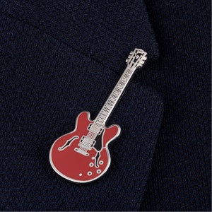 Geepins Hard Enamel Guitar Pin Stunning Miniature BBKing Guitar Badge 52 mm Length Presented in Amazing Guitar Case Box Perfect Gift image 4