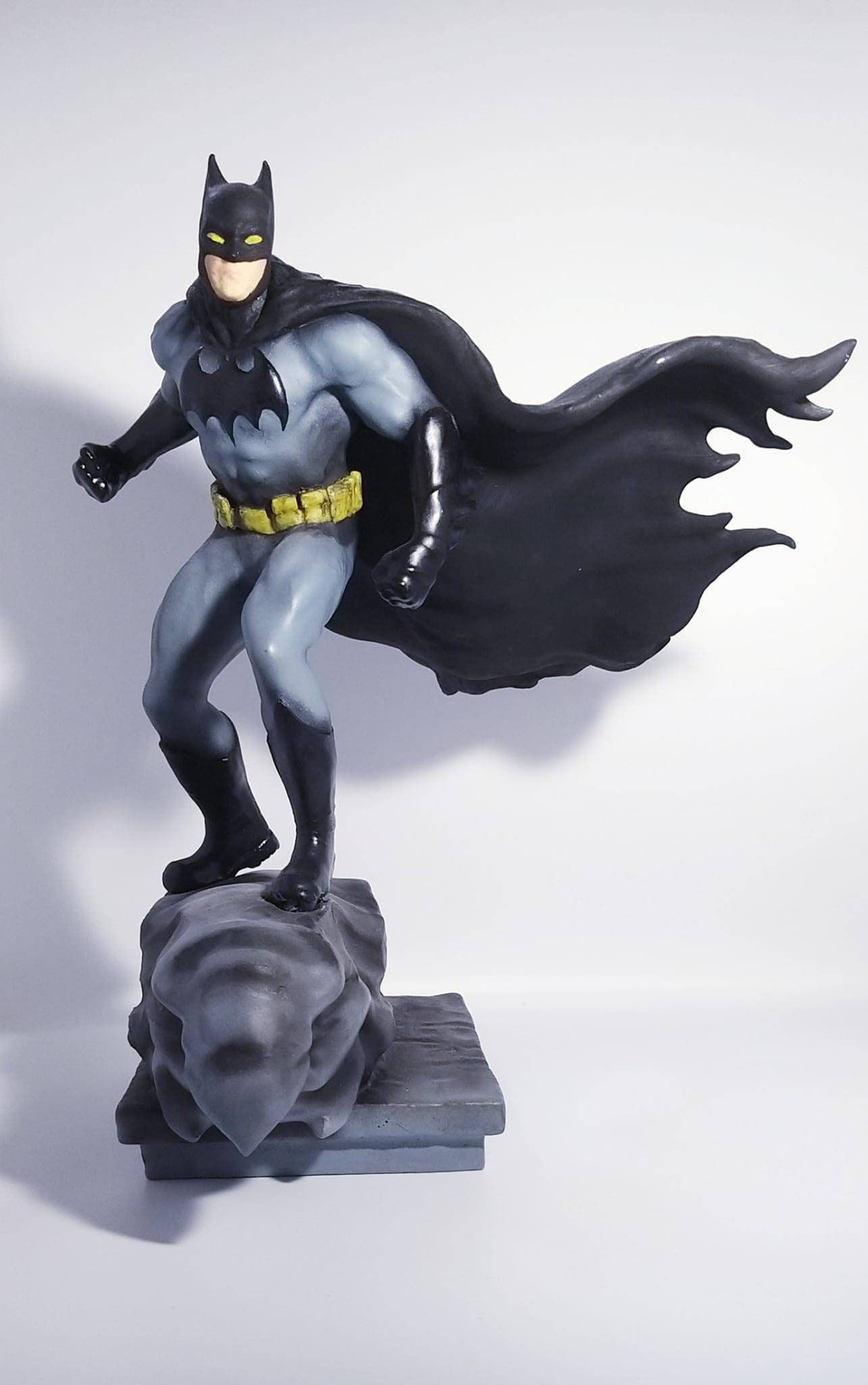 Batman en el tejado de Gotham con gárgola Figura de acción - Etsy España