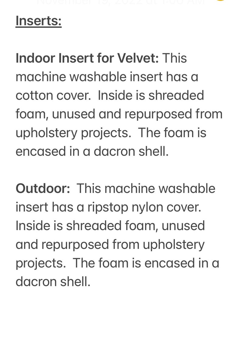 Puede incluir: Texto que describe dos tipos de insertos: uno para interiores con una funda de algod&oacute;n y otro para exteriores con una funda de nailon ripstop. Ambos contienen espuma triturada de proyectos de tapicer&iacute;a y est&aacute;n encapsulados en una cubierta de dacr&oacute;n.