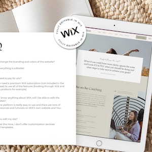 Puede incluir: Una tableta digital muestra un sitio web con el texto "One on One Coaching" y una secci&oacute;n de preguntas frecuentes. Las preguntas frecuentes incluyen preguntas sobre marca, suscripciones a Wix y edici&oacute;n de plantillas. La tableta est&aacute; sobre una superficie tejida.
