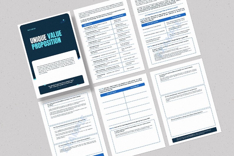 Op de afbeelding: Een verzameling witte papieren met blauwe en turquoise accenten. De titel "UNIQUE VALUE PROPOSITION" staat op de omslag van &eacute;&eacute;n papier. De papieren bevatten tekst en tabellen, waarschijnlijk gerelateerd aan bedrijfsstrategie en marketing.