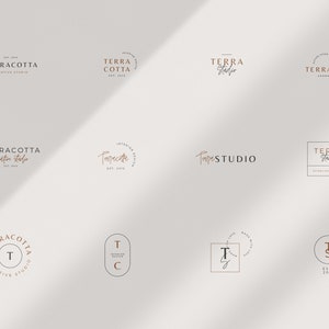 Peut inclure: Plusieurs logos minimalistes en marron et beige. Les logos présentent du texte tel que "TERRACOTTA", "TERRA Studio" et "Terra Cotta", certains incluant le texte "Creative Studio" et "Interior Design".