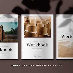 Może przedstawiać: Trzy r&oacute;żne projekty okładek do zeszytu ćwiczeń. Pierwsza okładka przedstawia kobietę w długim płaszczu stojącą na dziedzińcu. Druga okładka przedstawia rząd pustych krzeseł w klasie. Trzecia okładka przedstawia piaszczystą plażę ze śladami st&oacute;p.