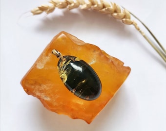 7,3 g Green Natural Amber Pendant Stone, Unique Green Amber Stone, Pendant for Women