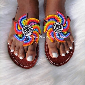 Sandálias Maasai, sandálias africanas, sandálias de verão, sandálias femininas, sandália com miçangas, presente para ela, sandálias de couro, sandálias boho, sandálias