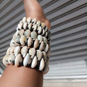 Afrikaanse cowrie shell armbanden, elastische cowrie shell armbanden, Afrikaanse cowrie sieraden, groothandel cowrie sieraden, unisex armbanden,
