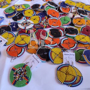 50 grossistörhängen med pärlor från Maasai, afrikanska tribalsmycken bild 3