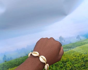 カウリーシェルブレスレット、調節可能な真鍮ブレスレット、シェル