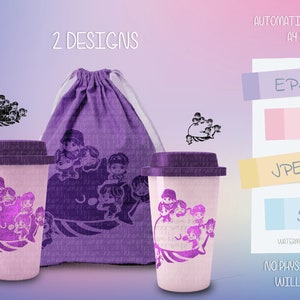 Könnte beinhalten: Zwei Designs einer violetten Tragetasche und einer violetten Reisebecher mit einer Grafik eines Wals mit Comicfiguren darauf. Der Text "2 DESIGNS" ist im Bild.