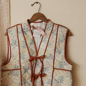 New Goldie Quilted Floral Quilt Vest Jacket ~ Women&#39;s Size Small Medium Large and XL