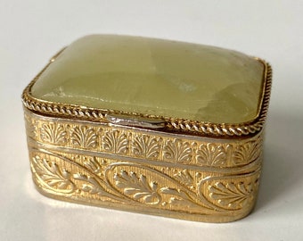 Tiny pil box - 20th century - Gilded copper - Mineral stone