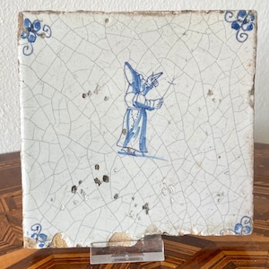 Antique tile - Monk - 17th century - Religious tile - Bible - Biblical - Figure - Monk with cross and rosary
