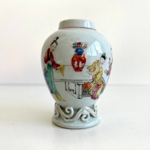 Chinese porcelain Tea caddy Yongzheng dynastie Figures Qing 18th century Kangxi Qianlong Teaware Fam. Rose image 1