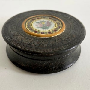 Antique 19th century French lacquer box - Painted flowers