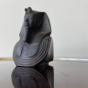 Egyptian figurine - Tutankhamun - Signed - Vintage - Egypt - 1970s - Sculpture