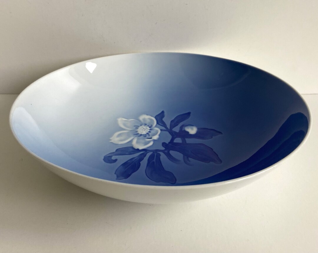 Bing & Grondahl Bowl Christmas Rose or Magnolia Blue 44. Denmark