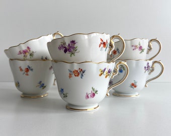 Set of 6 Meissen first choice antique cups with the 'Strewn Flowers' or 'Scattered Flowers' decor - Germany, 19th century - Tableware