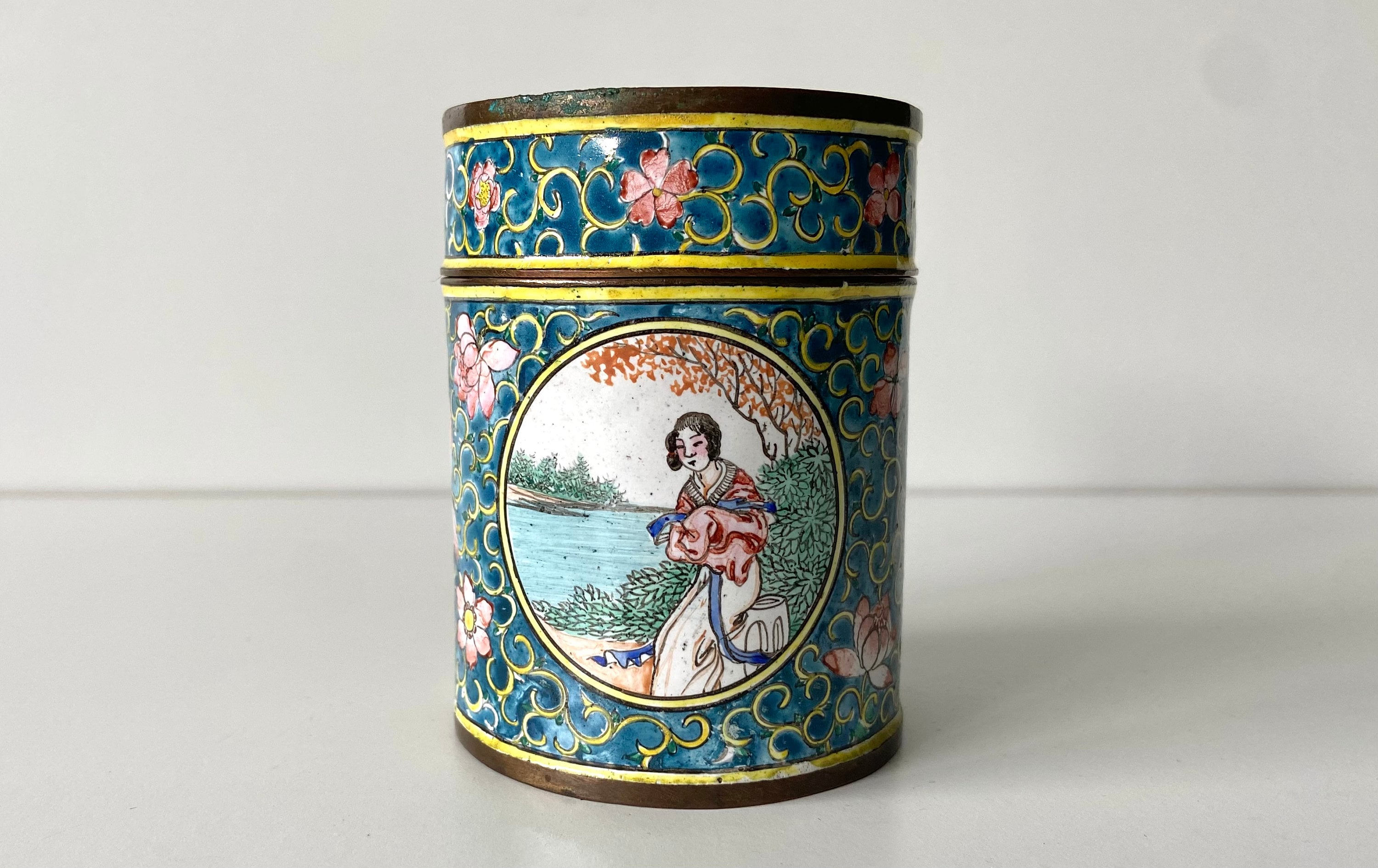 Chinese cloisonné emaille - Canton - Box with lid - Qianlong to Jiaqing - 18th century