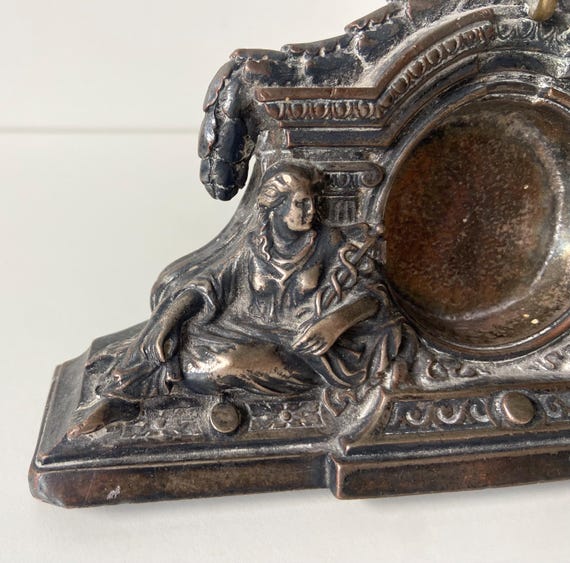 ANCIEN PORTE MONTRE à gousset en bronze argenté aux faunes et raisins EUR 120,00 - FR ANCIEN PORTE MONTRE à gousset en bronze argenté aux faunes et raisins EUR 120,00 - FR