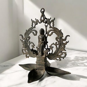 Bronze oil lamp - Buddha - Buddhist - India - Indian art - 20th century or earlier