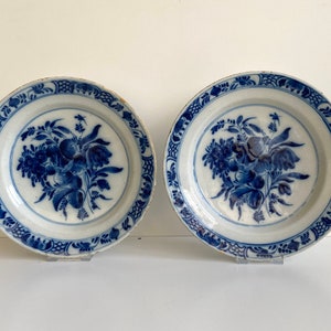 Pair - Delftware - Plates - 18th century - Floral design - Dutch - Delft
