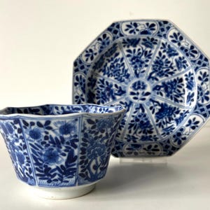 Chinese porcelain - Cup and saucer - Kangxi dynastie - 18th century - Blue and white - Yu mark - 1700&#39;s - Delftware - Blue - Delft - VOC