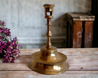 Antique Candlestick - Medieval - 15th to early 16th century - Bronzen/brass - Dutch - Haute epoque - Candle