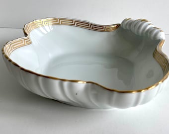 Bing and Grondahl (B&G) shell-shaped dish or bowl #42 from the Hartmann series - Denmark, 1960&#39;s - Danish tableware, crockery