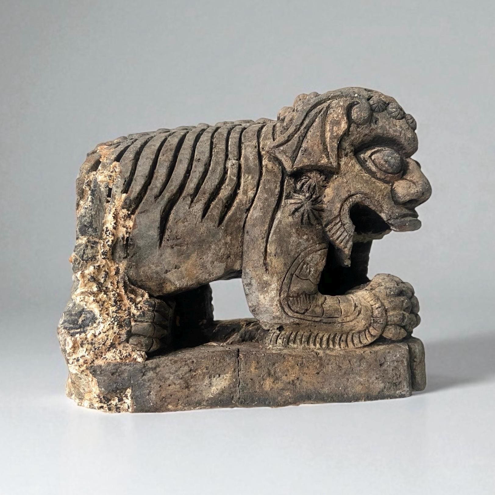 石の彫刻 - 仏教の獅子 - 東南アジア - おそらくインドネシア - 非常に