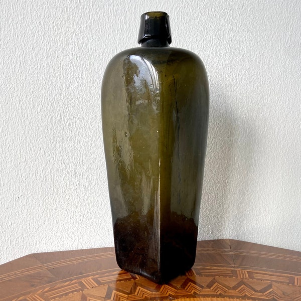 Glasflasche aus dem 18.Jhdt - Archäologisches Artefakt Rotes Glas - Niederländische Antiquität