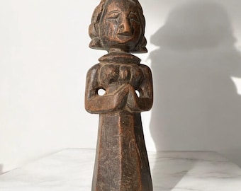 ネパールの民芸品、10体の人物が描かれた木彫り - Etsy 日本
