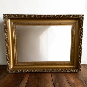 Big painting frame - 20th century - Gold Plaster and wood - Antique style