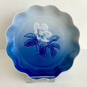 Bing & grondahl bowl or candy dish, Christmas Rose or Magnolia Blue #42B - Denmark - Vintage