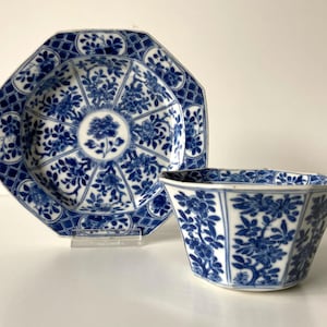 Chinese porcelain - Cup and saucer - Kangxi dynastie - Qing - 18th century - Blue and white - Yu mark