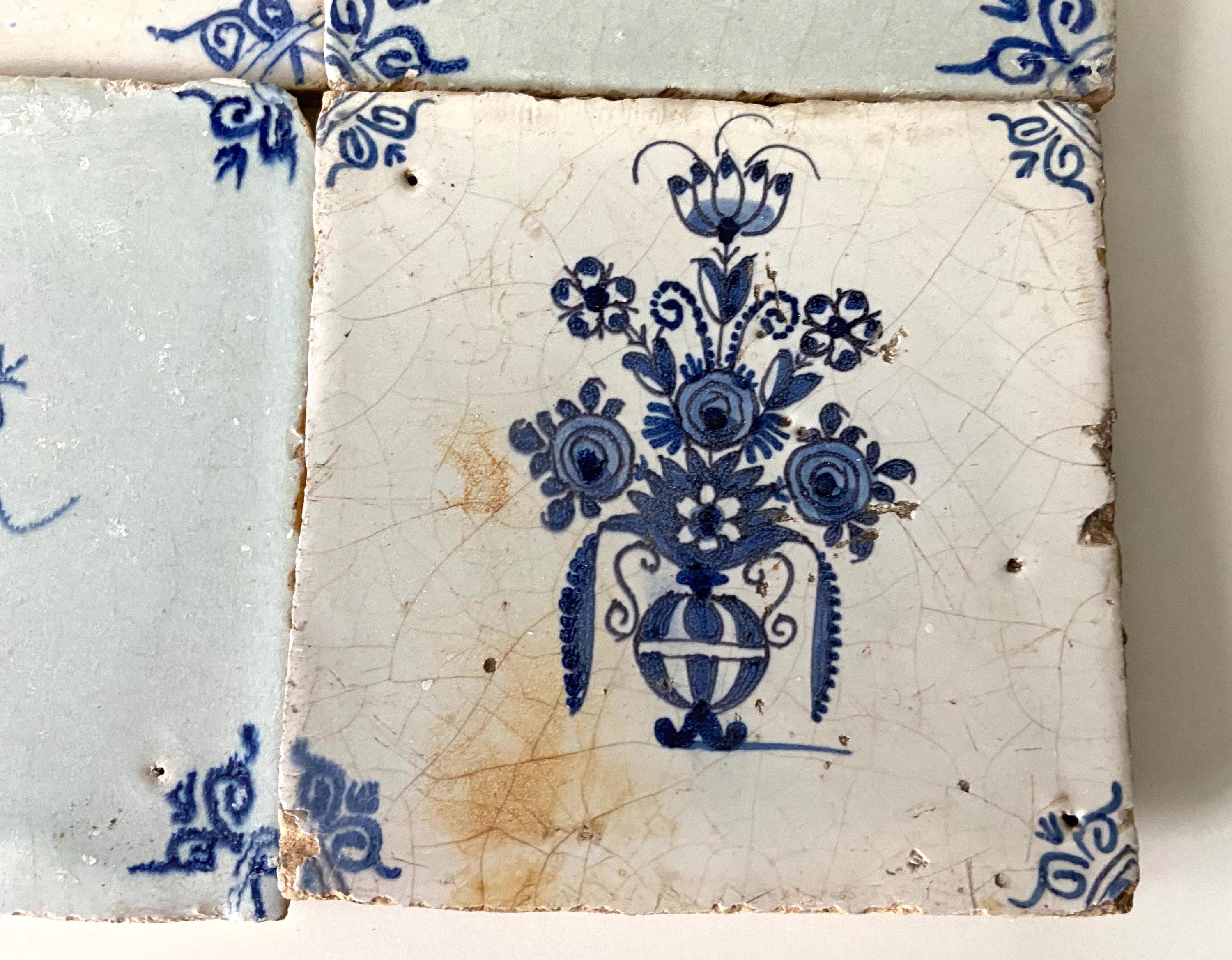 17世紀のデルフトタイル - 花瓶の花 - 青と白 - Etsy 日本