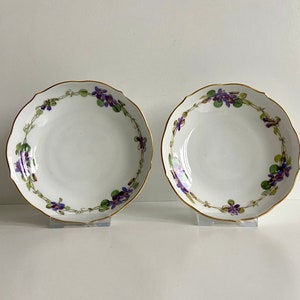 RARE set of 2 antique Meissen small plates with the &#39;Flower Garland Violets&#39; decor - Germany, 19th century - German tableware, crockery
