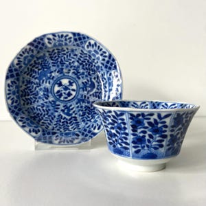 Chinese porcelain - Cup and saucer - Qing dynastie - 19th century - Blue and white - Floral decoration