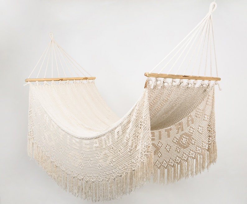 high-quality hammock made of super soft, resistant and comfy cotton yarn, friendly to the environment and non-toxic