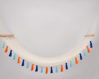 Hamaca de algodón hecha a mano con borlas de colores para interior y exterior