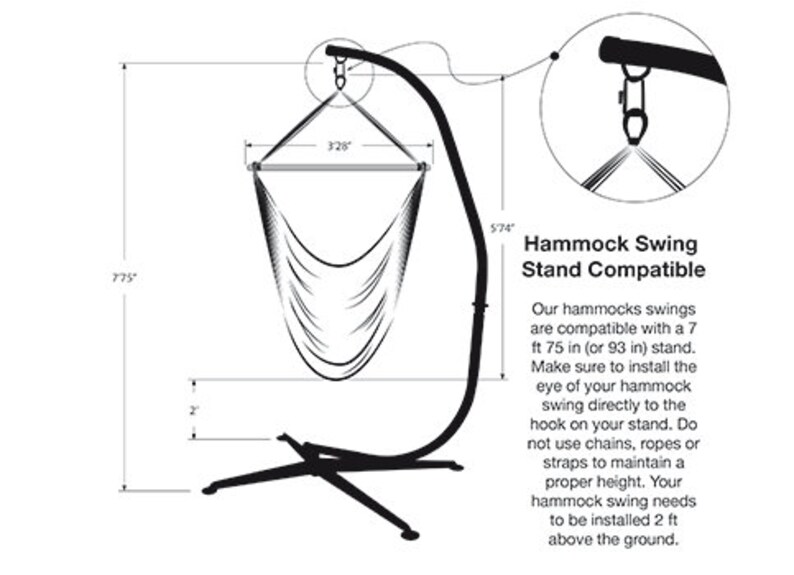Puede incluir: Un soporte de columpio de hamaca de metal negro con una altura de 196,87 cm y una barra de 83,34 cm de ancho. El soporte es compatible con una hamaca de 2,13 m o 236,22 cm. El soporte est&aacute; dise&ntilde;ado para ser instalado a 61 cm por encima del suelo.