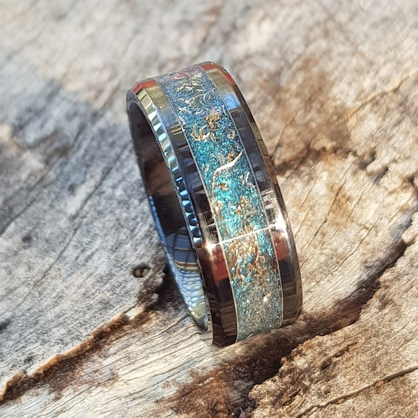 Bague météorite en céramique noire faite main. Sertie de véritable poussière de météorite