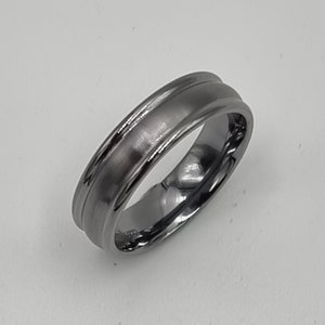 Fede nuziale in tantalio: anello lucido grigio blu scuro, larghezza 6 mm